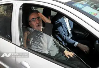تاج‌ زاده به زندان بازگشت