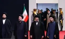 حضور خانواده امام خمینی (ره) در مصلای تهران برای وداع با رهبر شهید/ فیلم