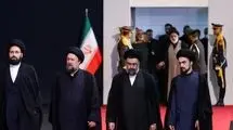 حضور خانواده امام خمینی (ره) در مصلای تهران برای وداع با رهبر شهید/ فیلم