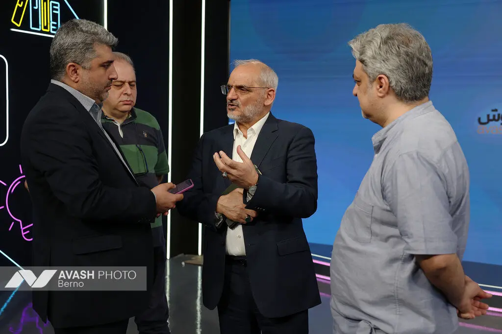 بازدید حاجی میرزایی از تحریریه آوش