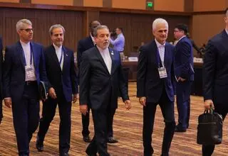 عراقچی: بازگشت قطعنامه‌های لغو شده شورای امنیت قانونی نیست