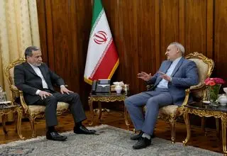 دیدار سفیر جمهوری اسلامی ایران در پاکستان با وزیر امور خارجه
