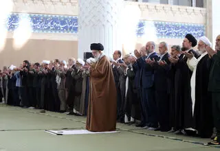 نماز عید فطر به امامت مقام معظم رهبری اقامه شد
