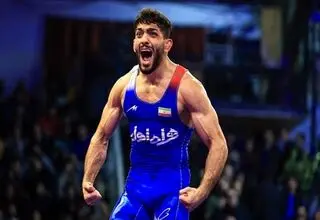 مجوز خروج آزادکار ایران صادر نشد