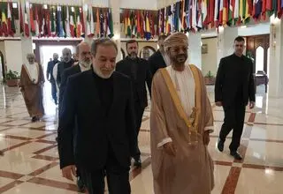 عمان: مذاکرات تهران و مسقط درباره تنگه هرمز ادامه می‌یابد
