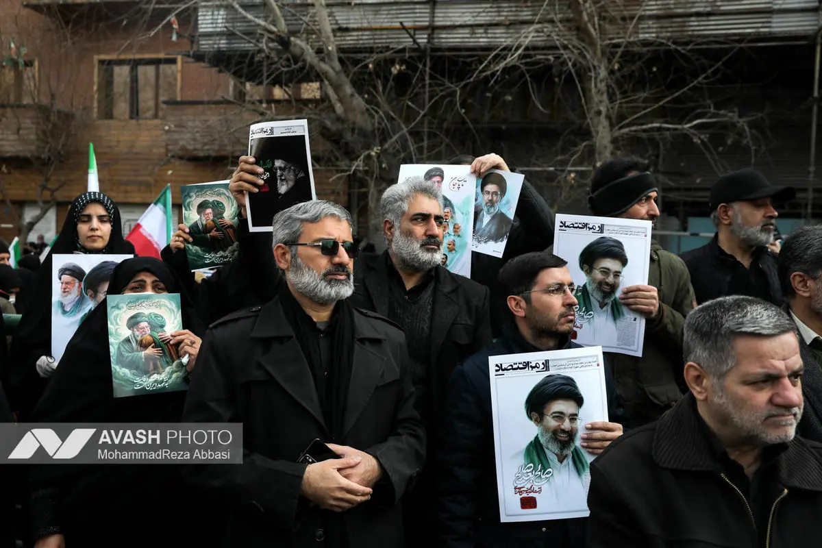 تشییع پیکر ۳۵ شهید جنگ رمضان در تهران -۲