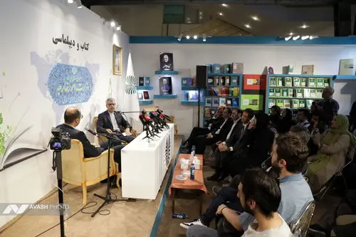 حضور سخنگوی وزارت خارجه در نمایشگاه کتاب تهران
