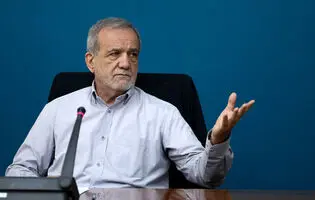 دولت با وجود بدهی‌ها و مشکلات به‌جامانده از گذشته روند توسعه را متوقف نکرده است