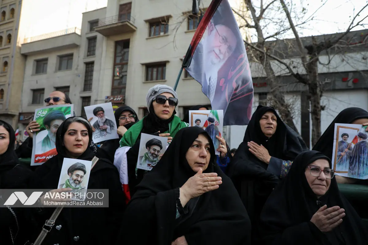 تشییع پیکر ۳۵ شهید جنگ رمضان در تهران -۲