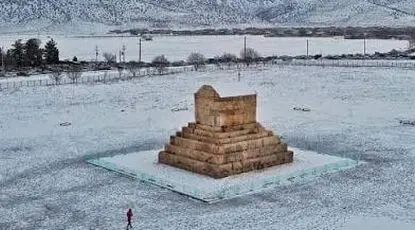 فیلم/ پاسارگاد و آرامگاه کوروش کبیر در یک روز خاص برفی