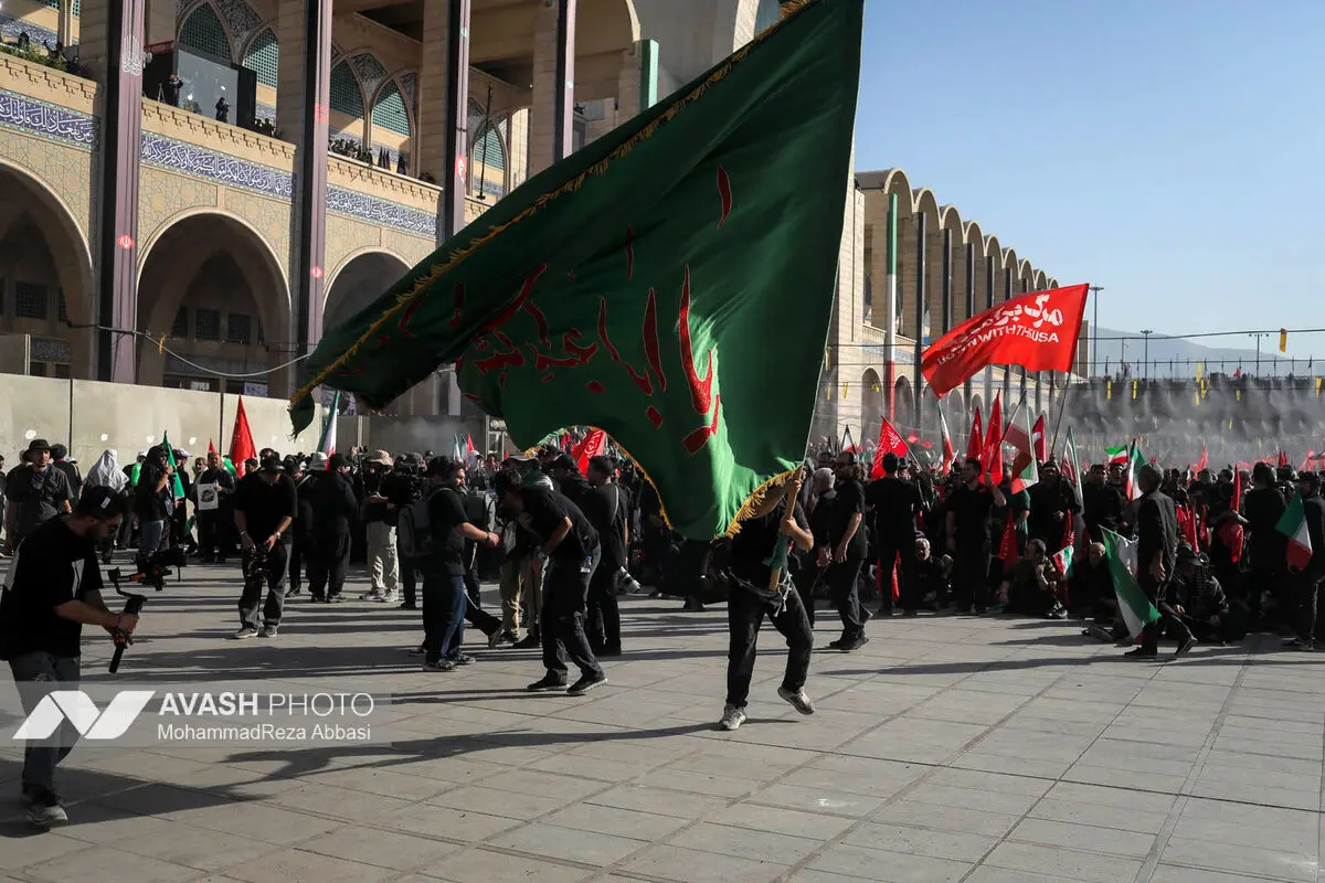 اقامه نماز بر پیکر رهبر شهید انقلاب در مصلای تهران