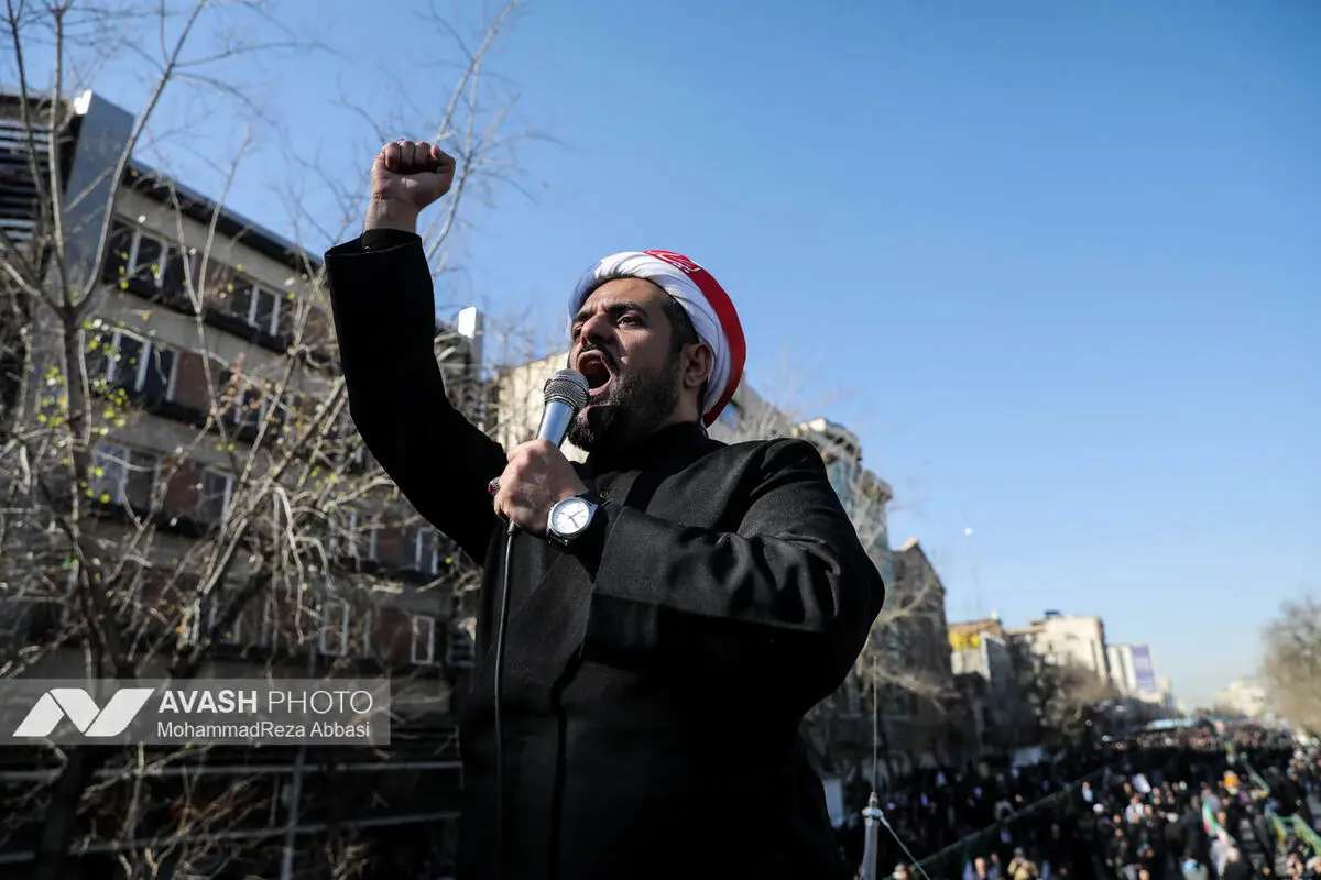 تجمع سوگواران رهبر شهید انقلاب در میدان انقلاب تهران