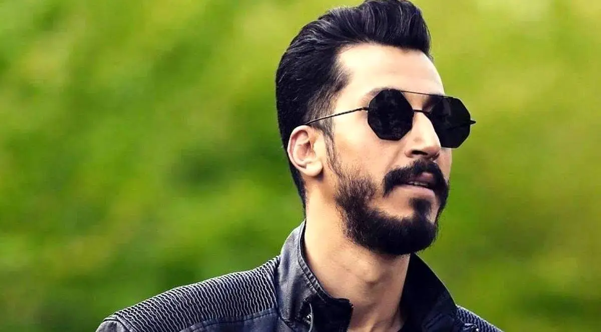 استایل بازیگر سریال پایتخت در خیابان‌های کپنهاگ