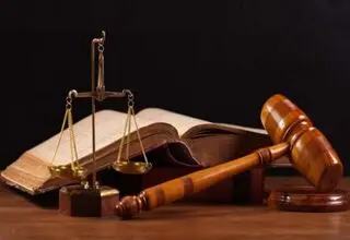 صدور کیفرخواست برای عباس عبدی و مدیران روزنامه اعتماد