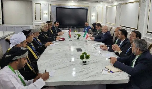 دیدار قالیباف و رئیس مجلس عمان در حاشیه نشست PUIC