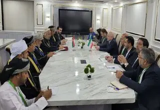 دیدار قالیباف و رئیس مجلس عمان در حاشیه نشست PUIC
