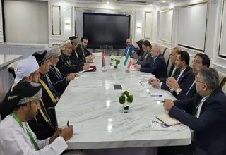 دیدار قالیباف و رئیس مجلس عمان در حاشیه نشست PUIC
