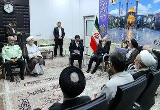 دیدار پزشکیان با تولیت حرم حضرت معصومه (س)