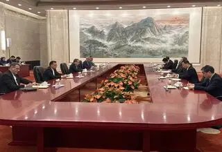 تأکید ایران و چین بر تسریع اجرای برنامه همکاری ۲۵ ساله
