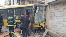 برخورد یک اتوبوس با دیوار در بزرگراه ستاری تهران