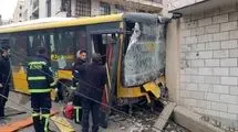 برخورد یک اتوبوس با دیوار در بزرگراه ستاری تهران