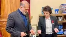اهدای شمشیر به سفیر ایران  +  عکس 