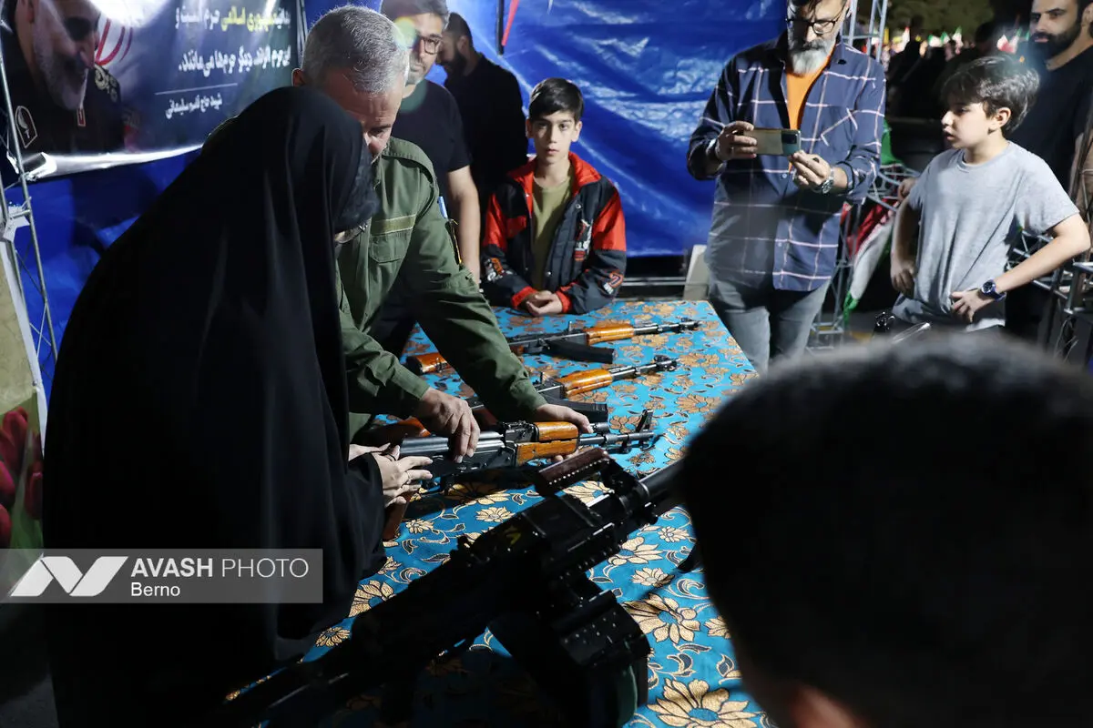 آموزش کار با سلاح در میدان ونک تهران
