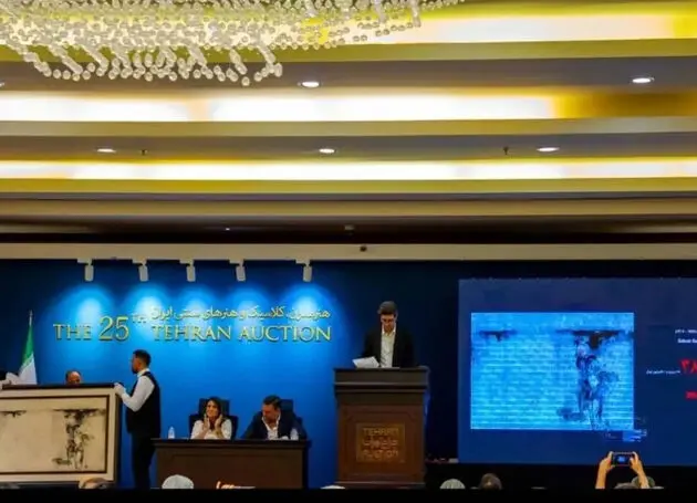 چکش ۴۶۴ میلیاردی در اقتصاد جنگ‌زده/ جابه جایی رکورد تاریخ حراج تهران با ۳۶ خریدار و ۶ اثر طلایی!
