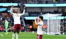 ستاره قرمزها گلش را به عمه‌اش تقدیم کرد