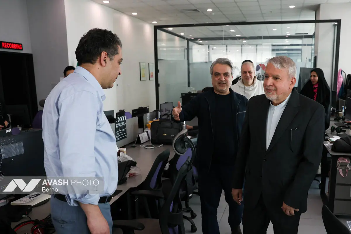 بازدید سیدرضا صالحی امیری از تحریریه آوش