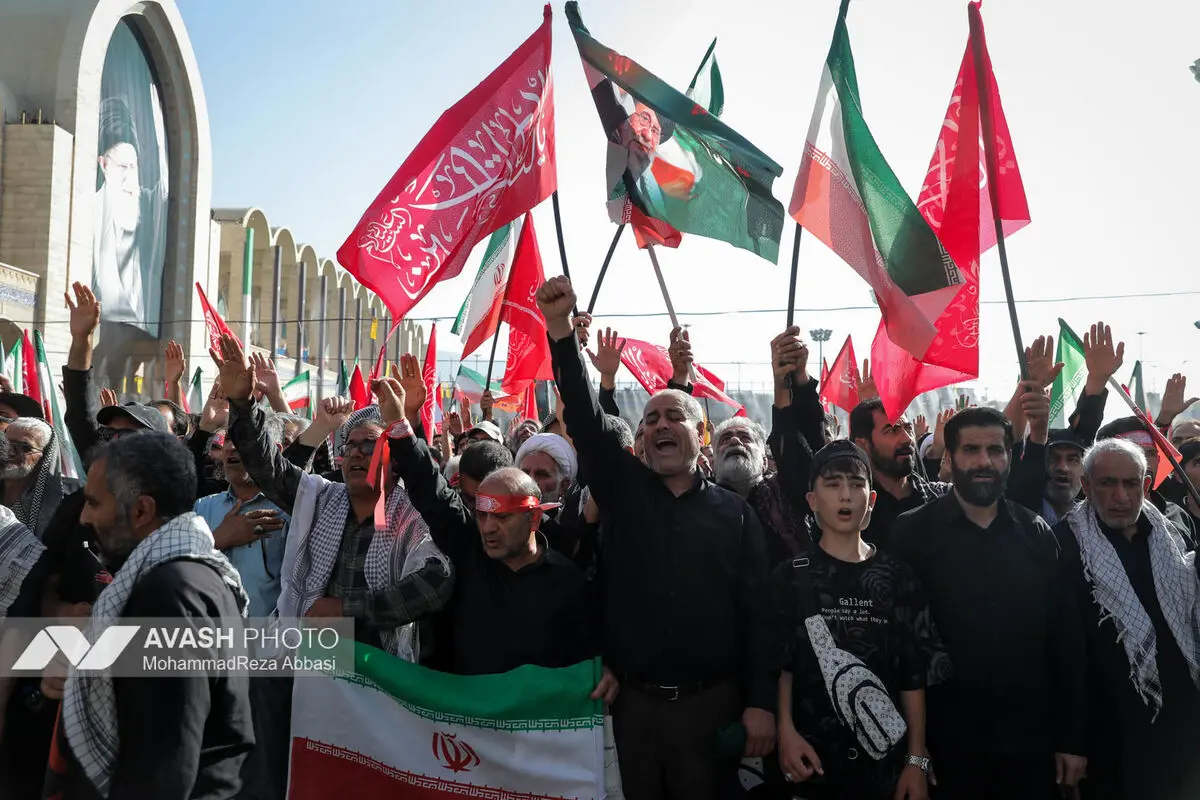 اقامه نماز بر پیکر رهبر شهید انقلاب در مصلای تهران