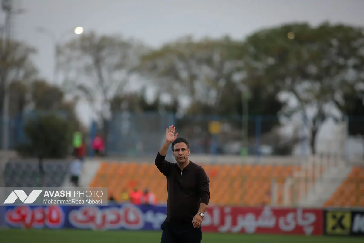 دیدار تیم های فوتبال پرسپولیس تهران و صنعت نفت آبادان
