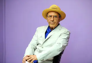 «شب ملخ»، جواد مجابی منتشر شد