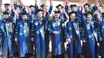 همراهی وزیر اقتصاد با دانشجویان دانشگاه صنعتی شریف در مراسم تشییع رهبری