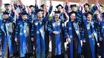 همراهی وزیر اقتصاد با دانشجویان دانشگاه صنعتی شریف در مراسم تشییع رهبری