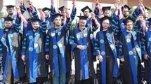 همراهی وزیر اقتصاد با دانشجویان دانشگاه صنعتی شریف در مراسم تشییع رهبری