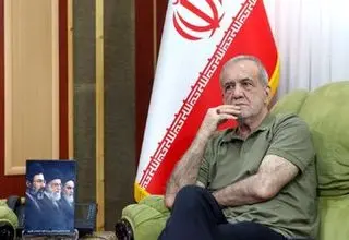  ماجرای عکس پزشکیان با تی‌شرت چیست؟/ تصاویر