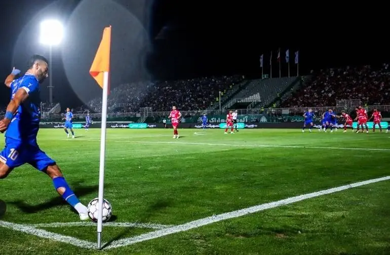 چمن افتضاح اراک؛ زمینی که در حد یک بازی بزرگ نیست