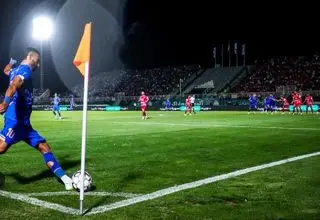 چمن افتضاح اراک؛ زمینی که در حد یک بازی بزرگ نیست