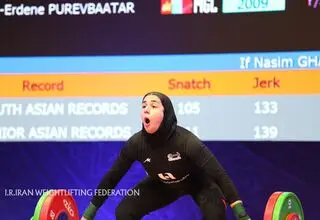 دختر ایران بر بام قاره کهن ایستاد