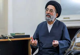 جریان شکست‌خورده اجازه نمی‌دهد، پزشکیان کار کند/ اگر مردم در صف خرید مرغ نباشند به سمت دین گرایش پیدا می‌کنند