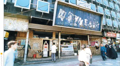 کمدی‌ها در صدر فروش؛ فیلم‌های اجتماعی ایستاده در صف بقا!