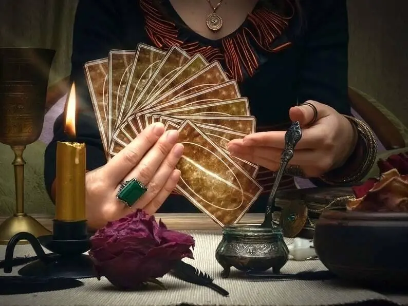پلیس حساب فالگیری که اخاذی میکرد را کف دستش گذاشت