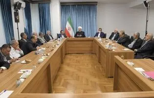 حسن روحانی: رهبر شهید هیچ‌وقت دنبال جنگ نبودند/ می‌خواستند برای سخنرانی امام زمان در تهران جایگاه درست کنند