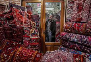 مرثیه‌ای برای تار و پود فرش دستباف ایرانی؛ سقوط از قله‌ ۵۰۰ میلیون دلاری!