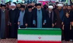 «اللهم انا لا نعلم منه الا خیرا» فرزند رهبر انقلاب هنگام اقامه نماز بر پیکر پدر/ فیلم
