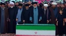 «اللهم انا لا نعلم منه الا خیرا» فرزند رهبر انقلاب هنگام اقامه نماز بر پیکر پدر/ فیلم