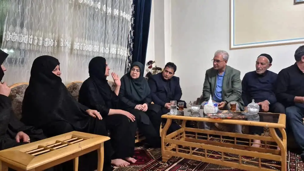 مهاجرانی و ربیعی با پدر و مادر الهه حسیننژاد دیدار کردند