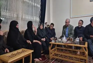 مهاجرانی و ربیعی با پدر و مادر الهه حسین‌نژاد دیدار کردند