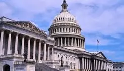 سناتور ون هولن:یک سکه هم نباید خرج جنگ ایران شود